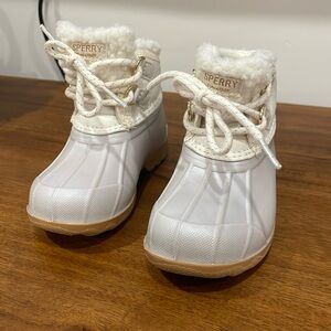 Sperry snow boots for toddlers. Never used. Size US 7M. European 23.